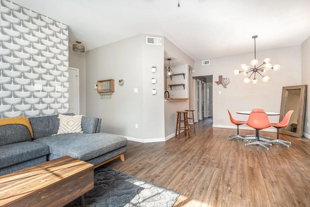 5757 E University Boulevard 22d, Dallas