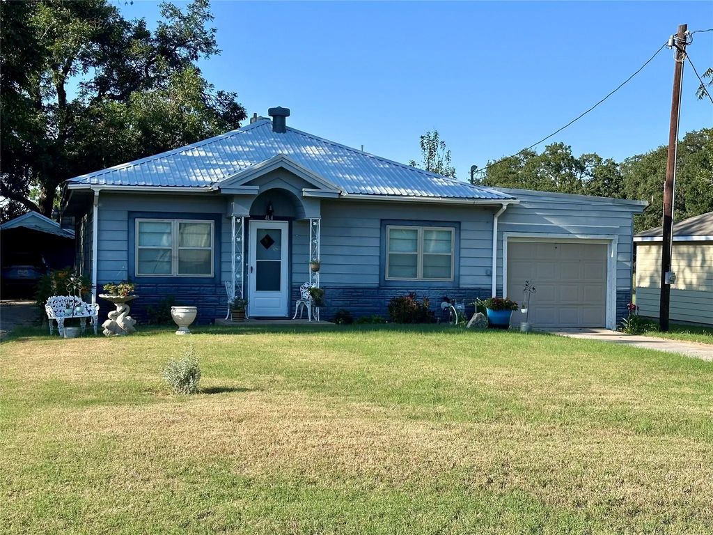404 W Pioneer Street, Rising Star