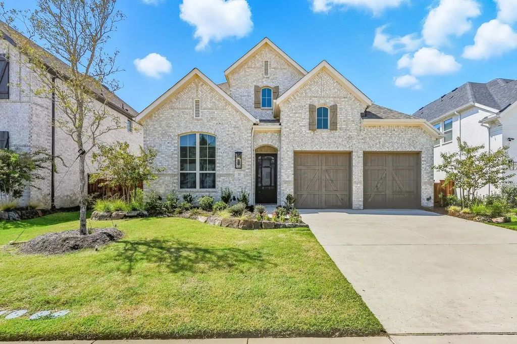 211 Honey Locust Drive, Prosper