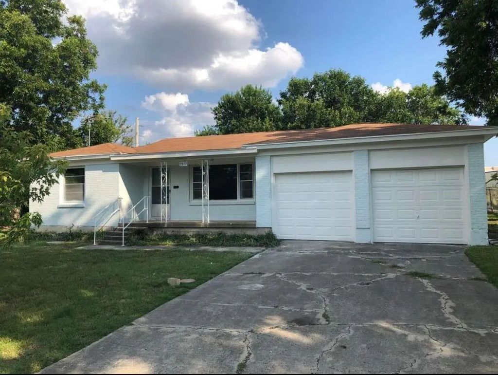 7977 Wyatt Drive, White Settlement