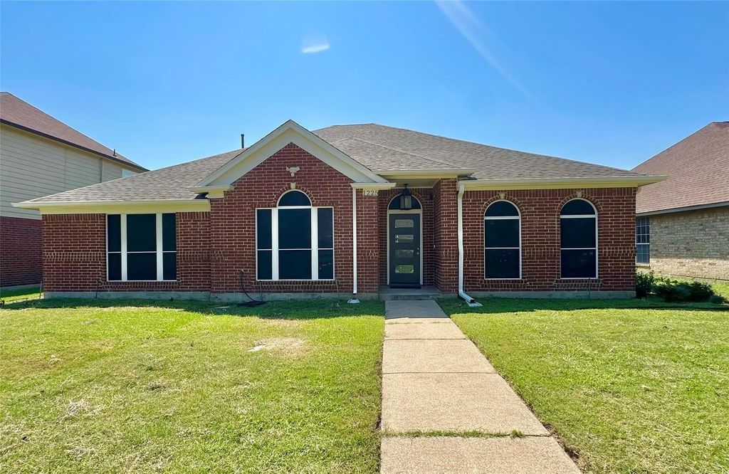 1225 Woodthorpe Drive, Mesquite