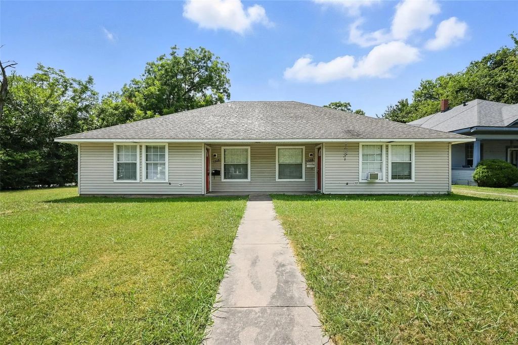 1326 S Travis Street 1328, Sherman