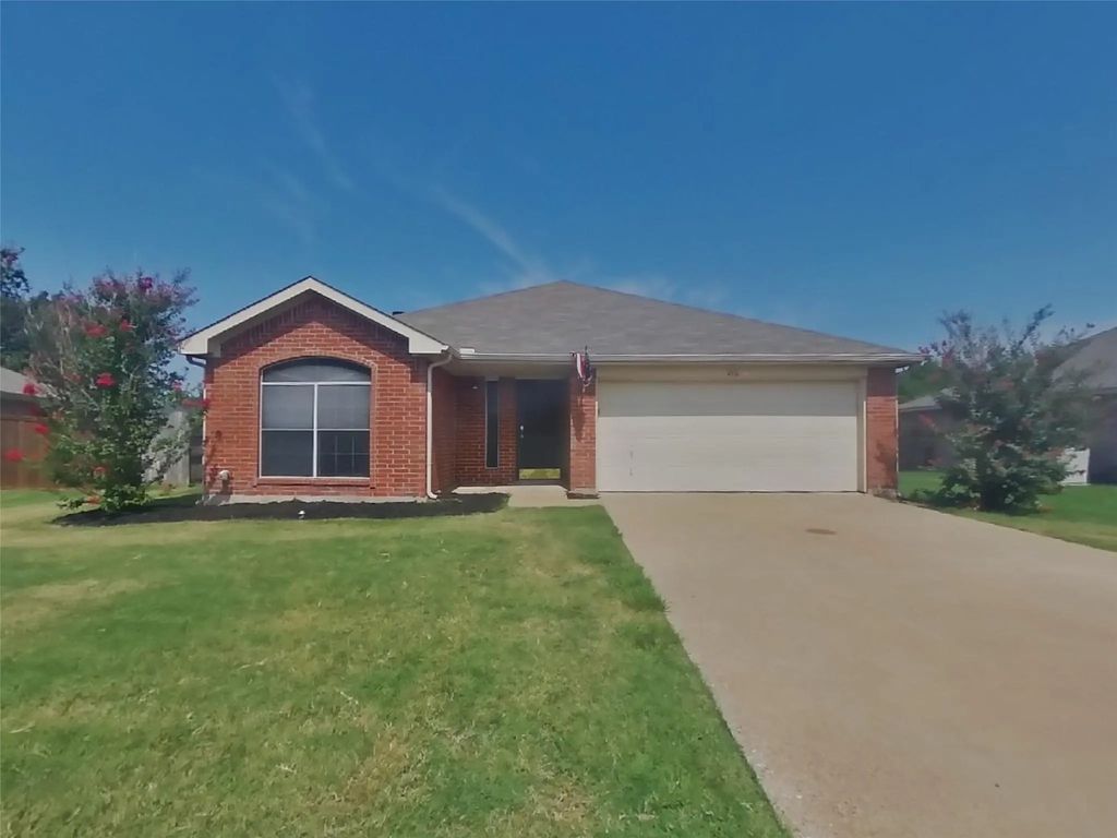 216 Windsor, Forney