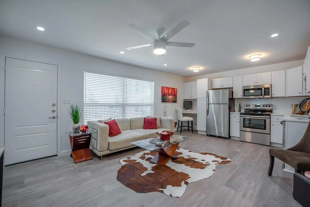 1809 Bennett Avenue 103, Dallas