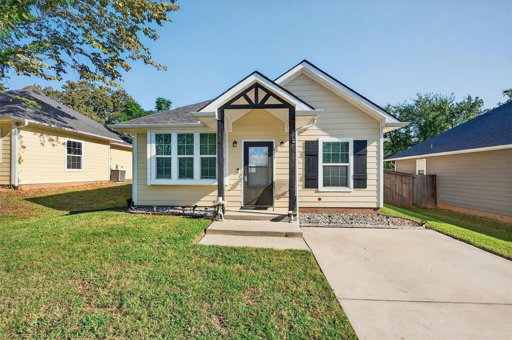 425 W Johnson, Denison