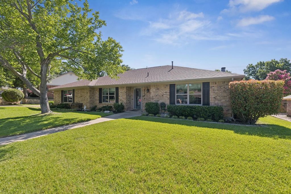 2101 Oakmeadow Street, Bedford