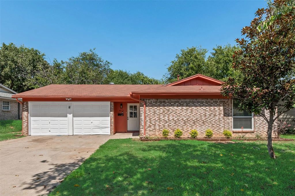 413 Wallace Drive, Crowley