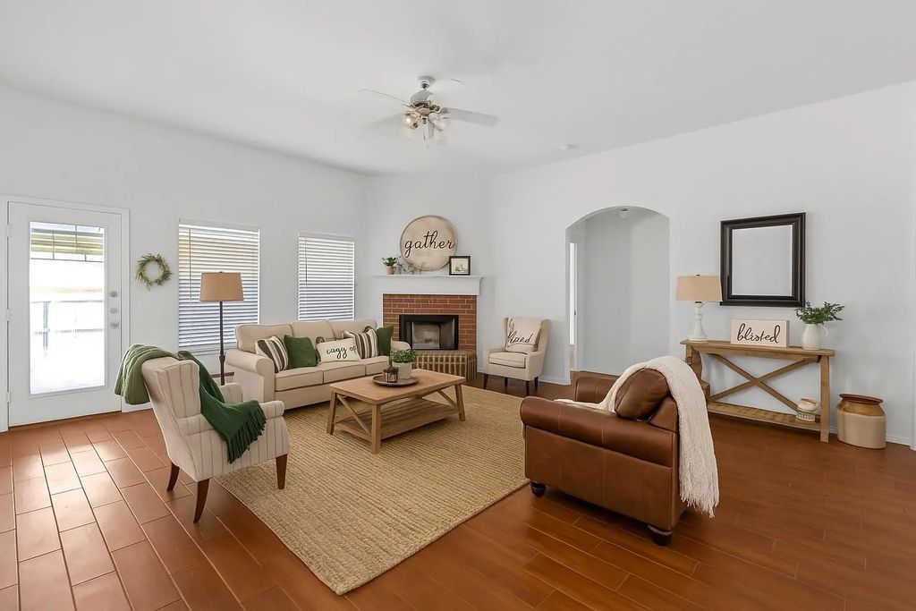 904 Sycamore Street, Burleson