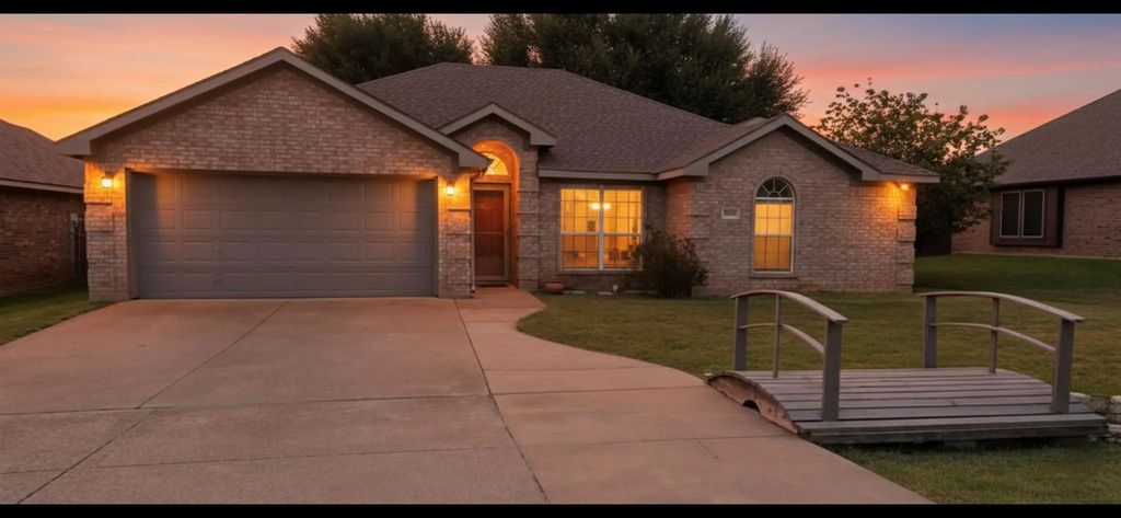 3018 Stroll Drive, Granbury