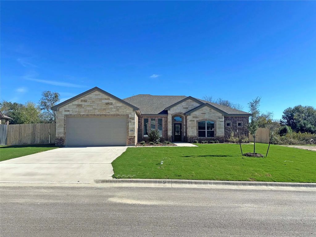 133 Lasso Loop, Lorena