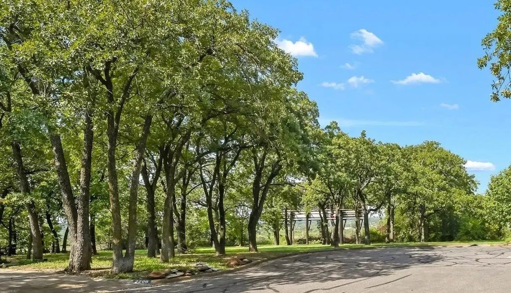 2208 Twin Elms Drive, Arlington