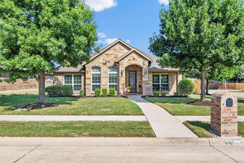 200 Cambridge Street, Waxahachie