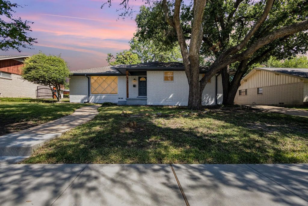 809 Carroll Drive, Garland