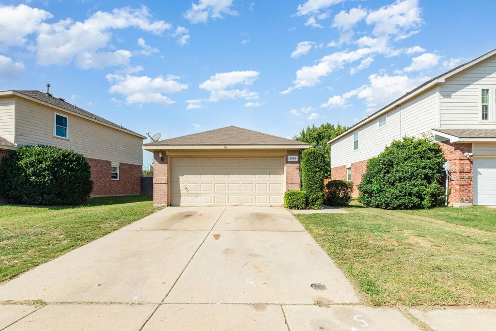 2829 Coyote Ridge Drive, Fort Worth