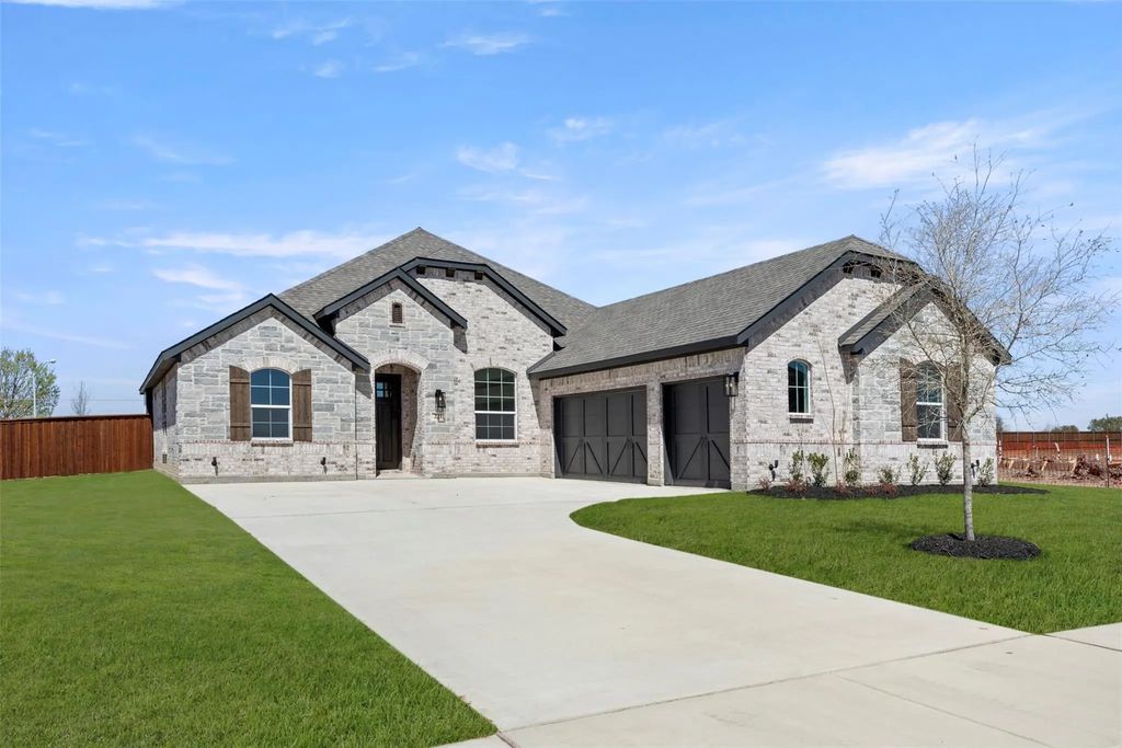 221 Harmony Avenue, Forney