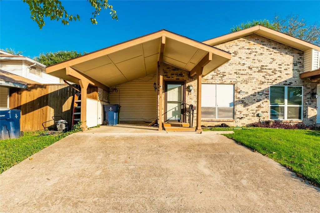 714 Sceptre Circle, Garland