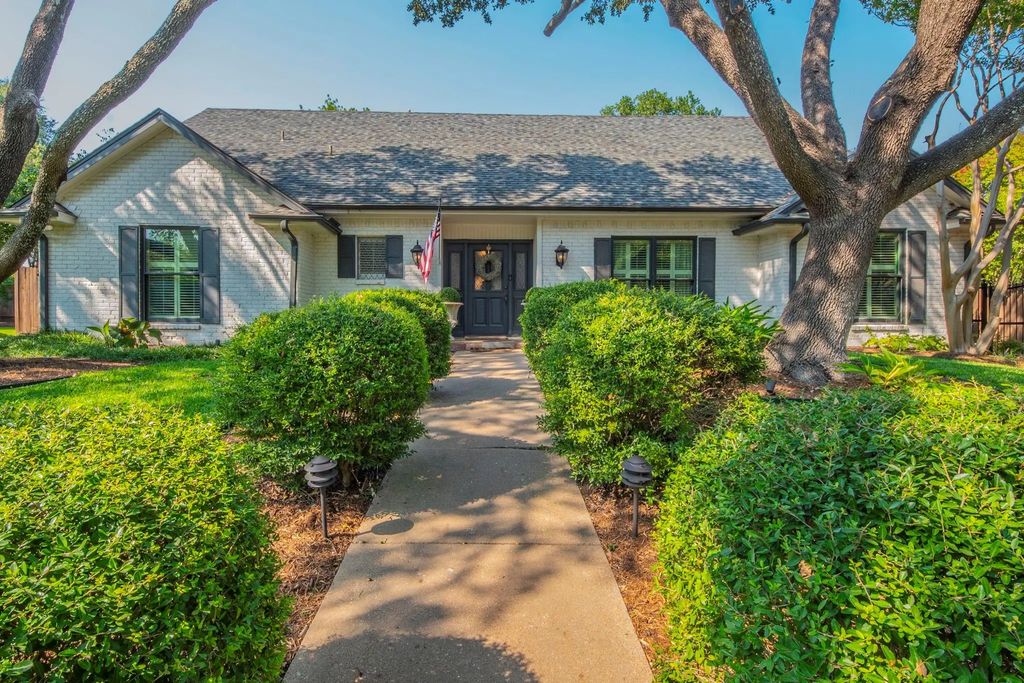 3704 Tumbling Trail Court, Fort Worth