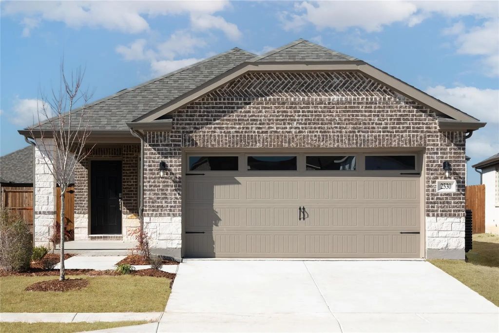 2530 Hawkins Street, Anna