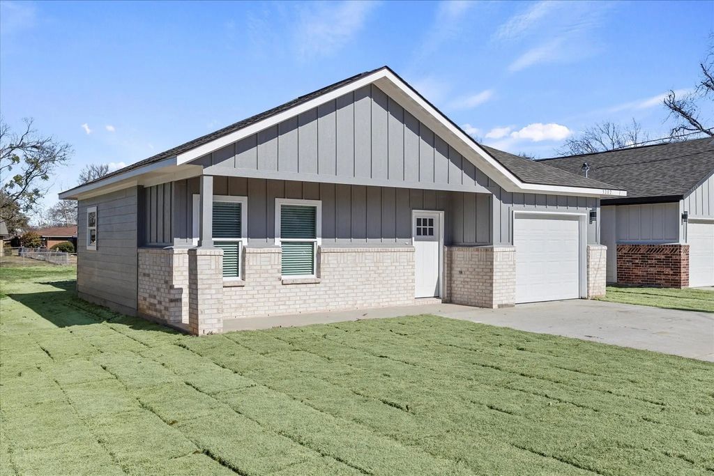 3202 Poplar Street, Greenville