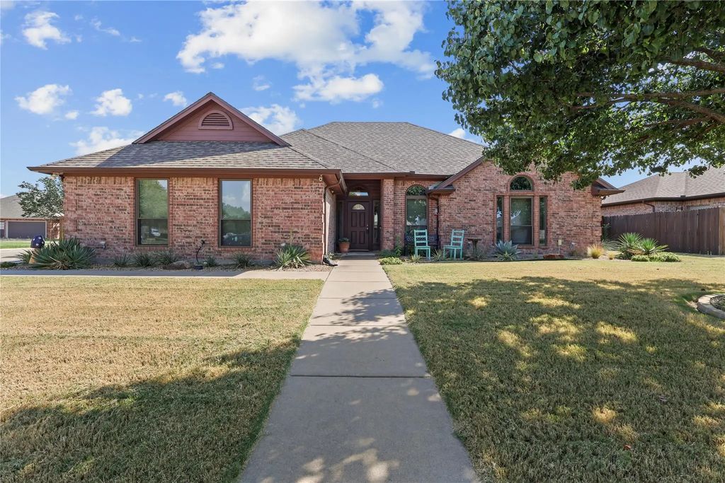 609 Oak Street, Pilot Point