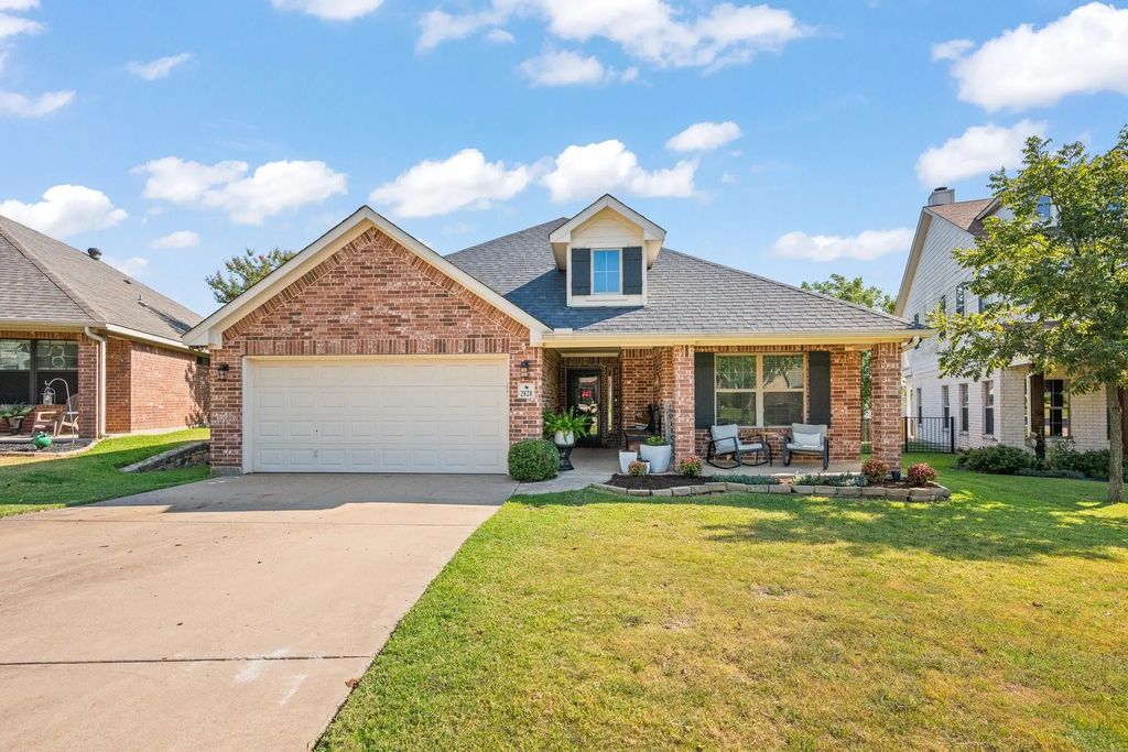 2828 Greenway Drive, Burleson