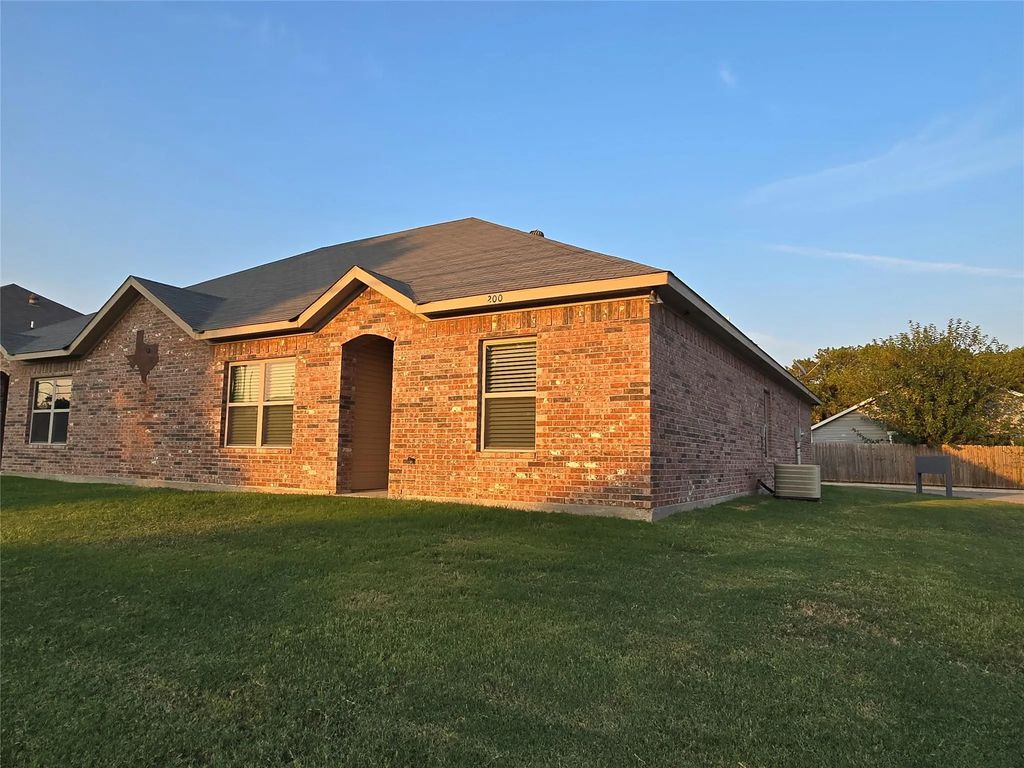 200 N Denton Street, Weatherford