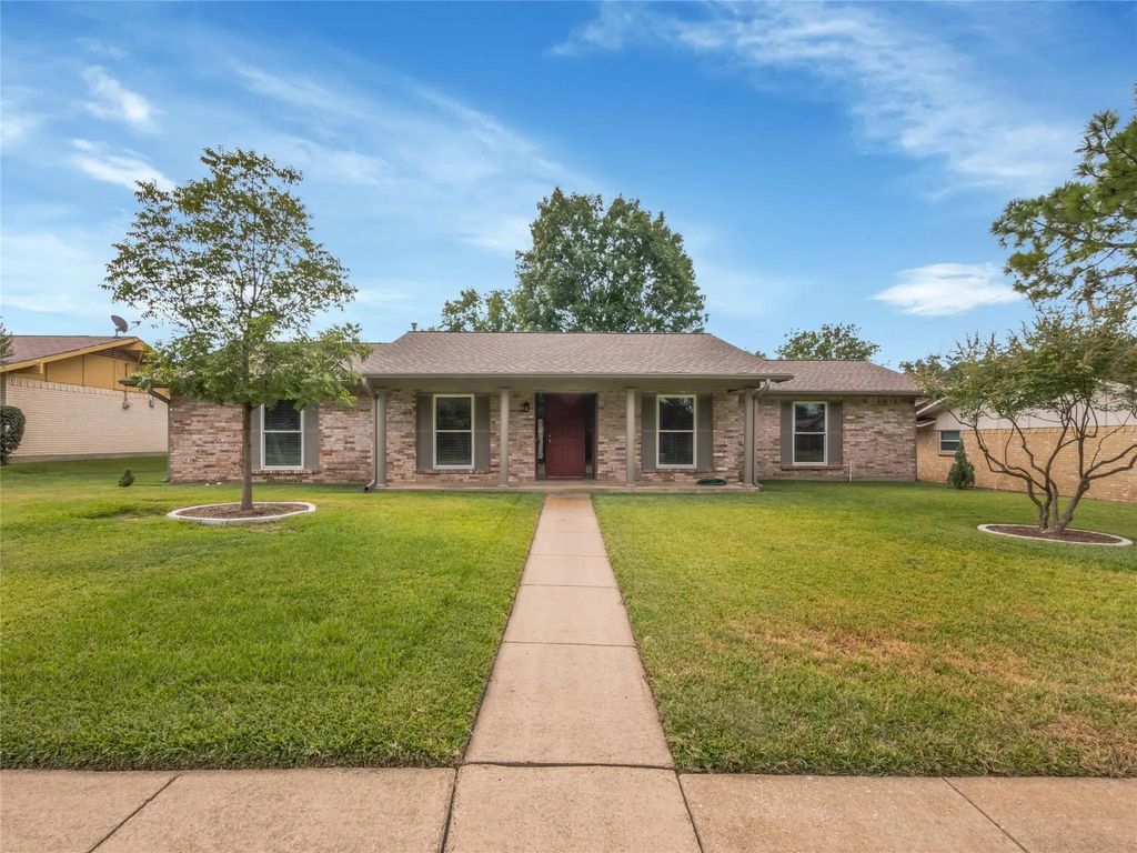 13110 Pennystone Drive, Farmers Branch