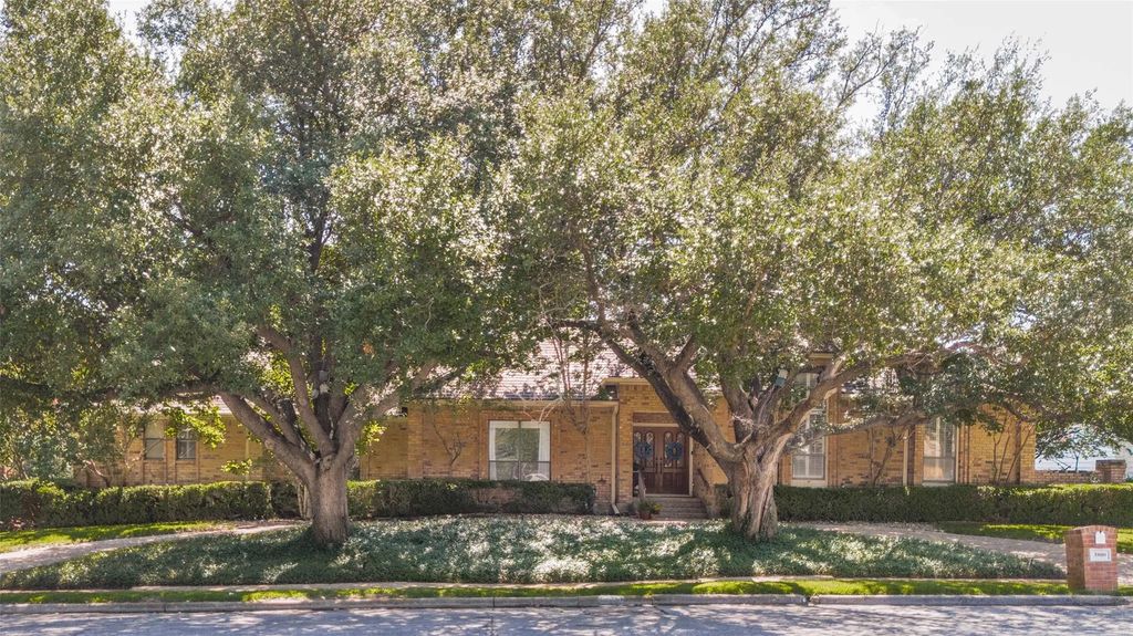 3800 Acapulco Court, Irving