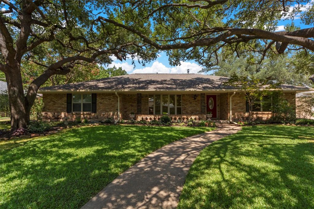1901 Westlake Drive, Plano