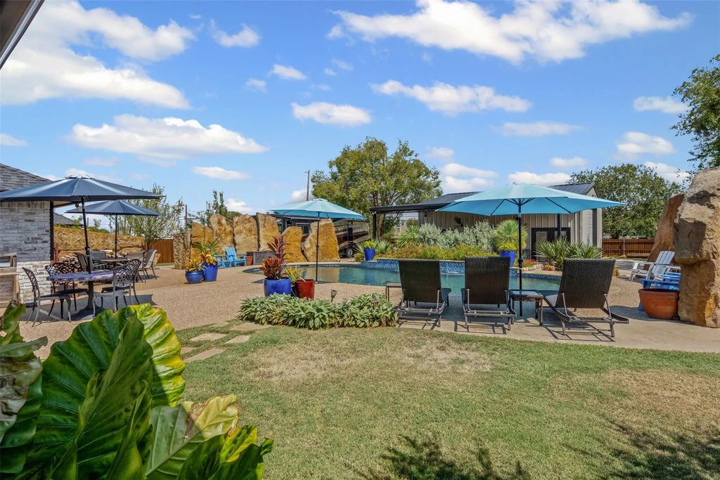 209 Diamond Oaks Drive, Hudson Oaks