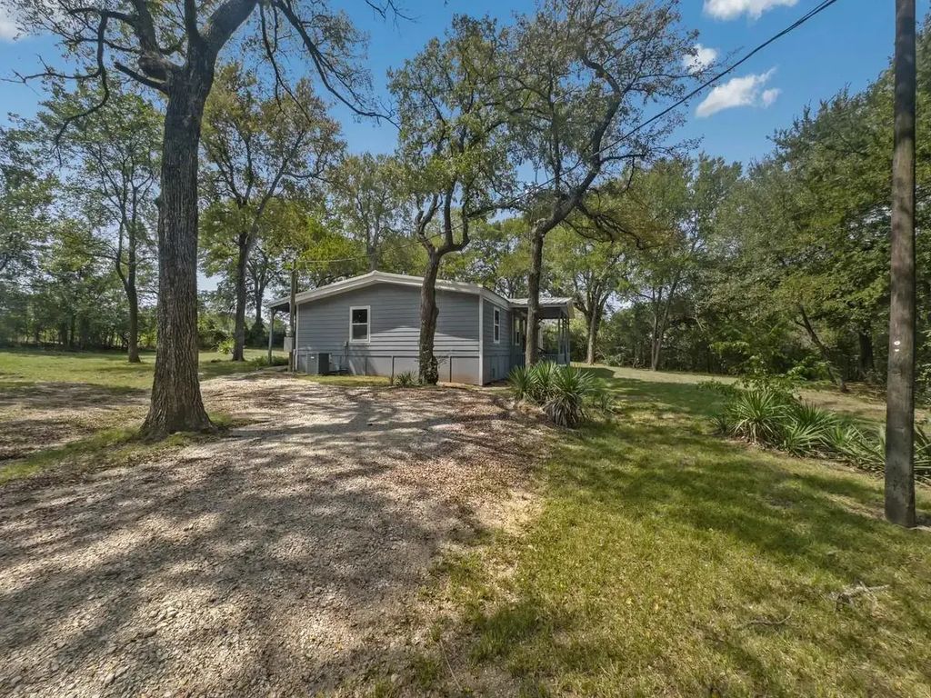 408 W Bells Boulevard, Bells