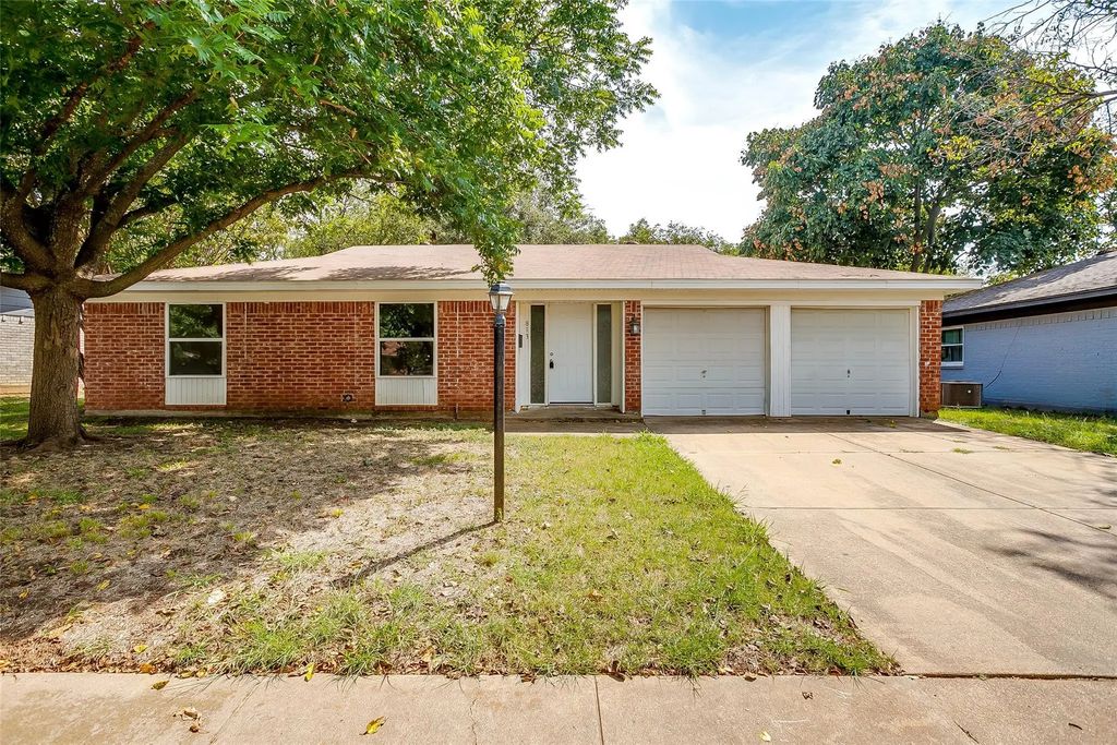 813 Colony Drive, Crowley