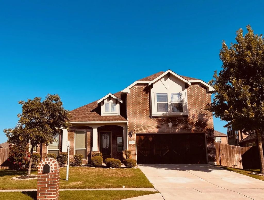 309 Western Sky Lane, Waxahachie