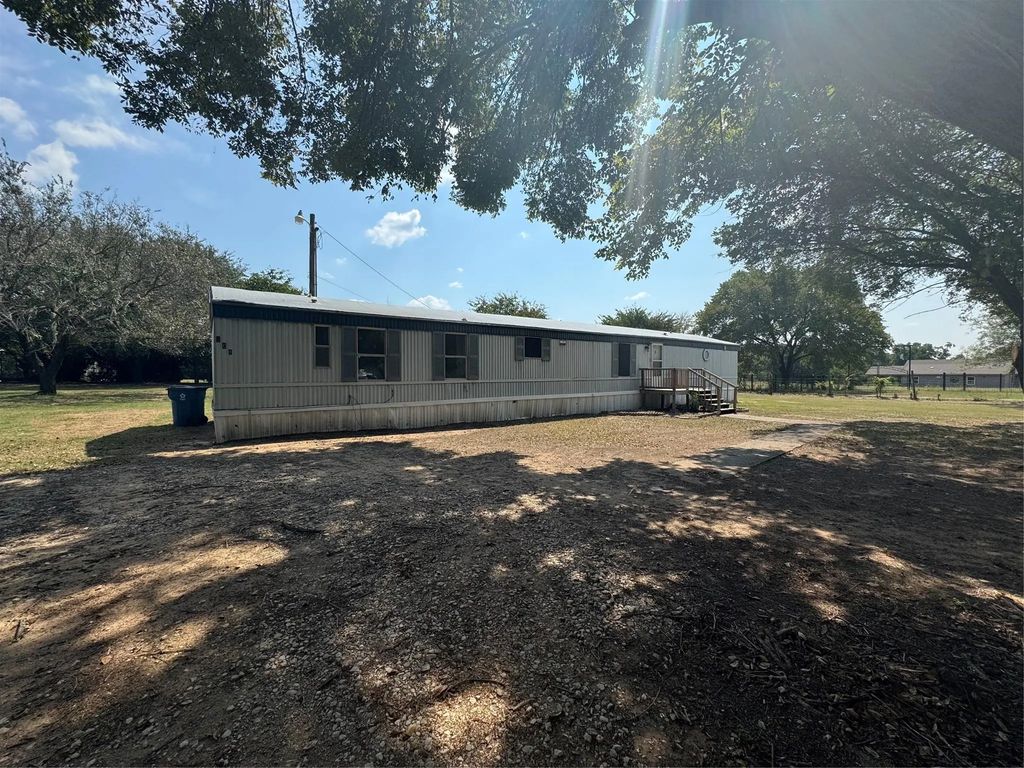 201 Donna Street, Alvarado