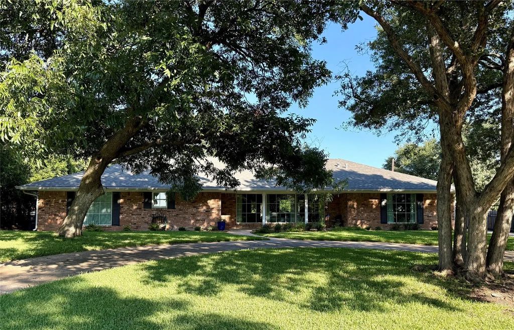 5016 Brooks Drive, Waco
