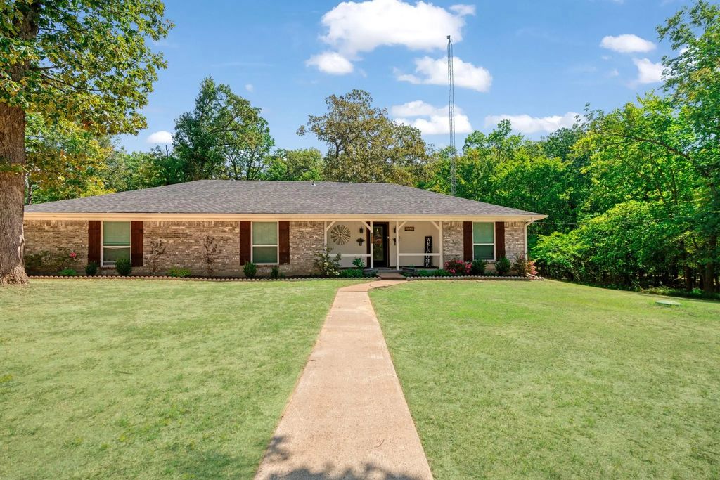 244 County Road 33840, Paris