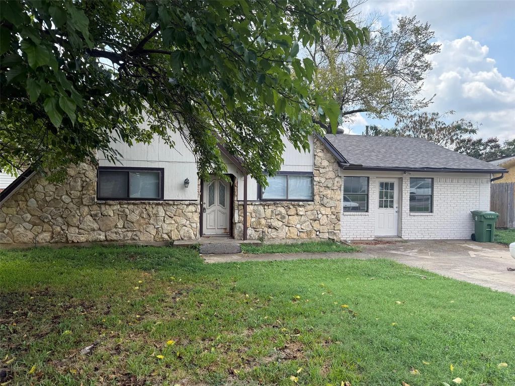 661 Oak Drive, Hurst