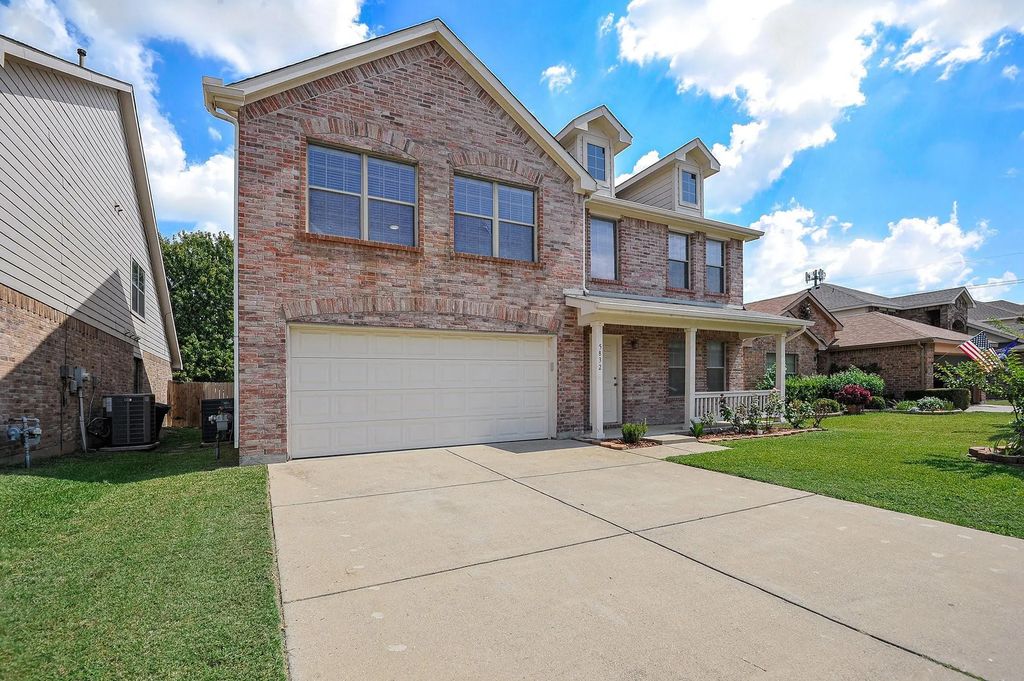5832 Arena Circle, Fort Worth