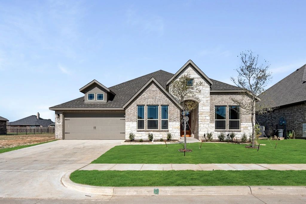 321 Bowrider Lane, Granbury