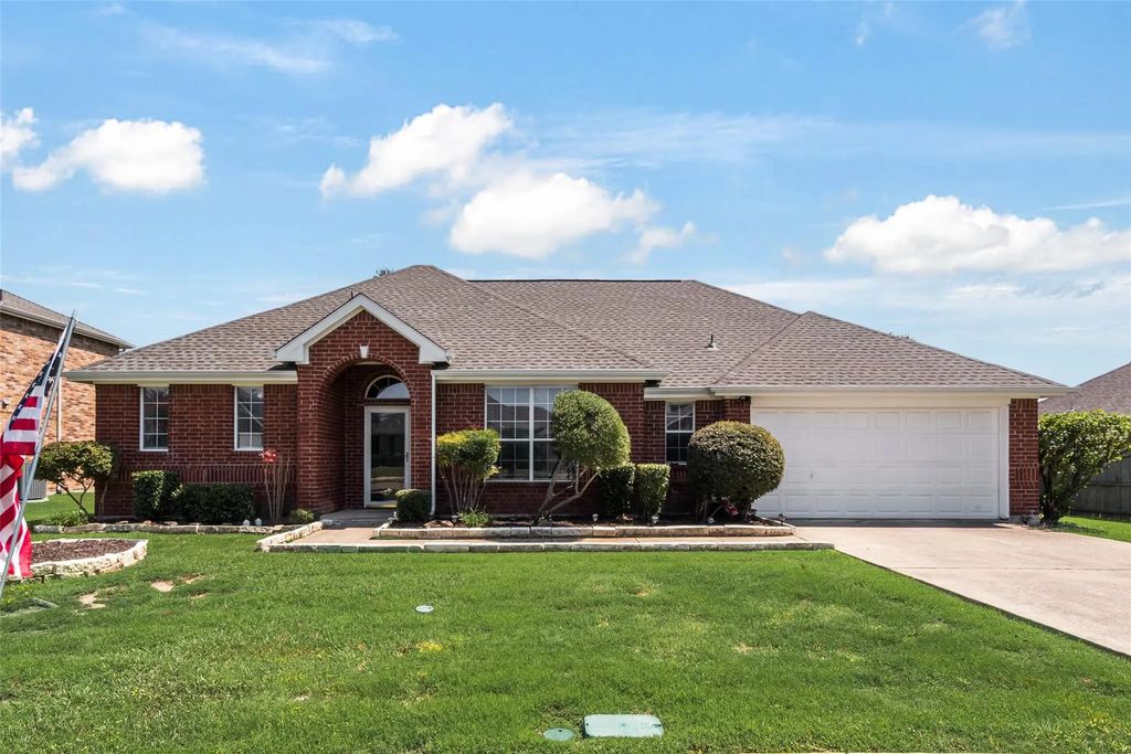303 Glen Oak Trail, Forney