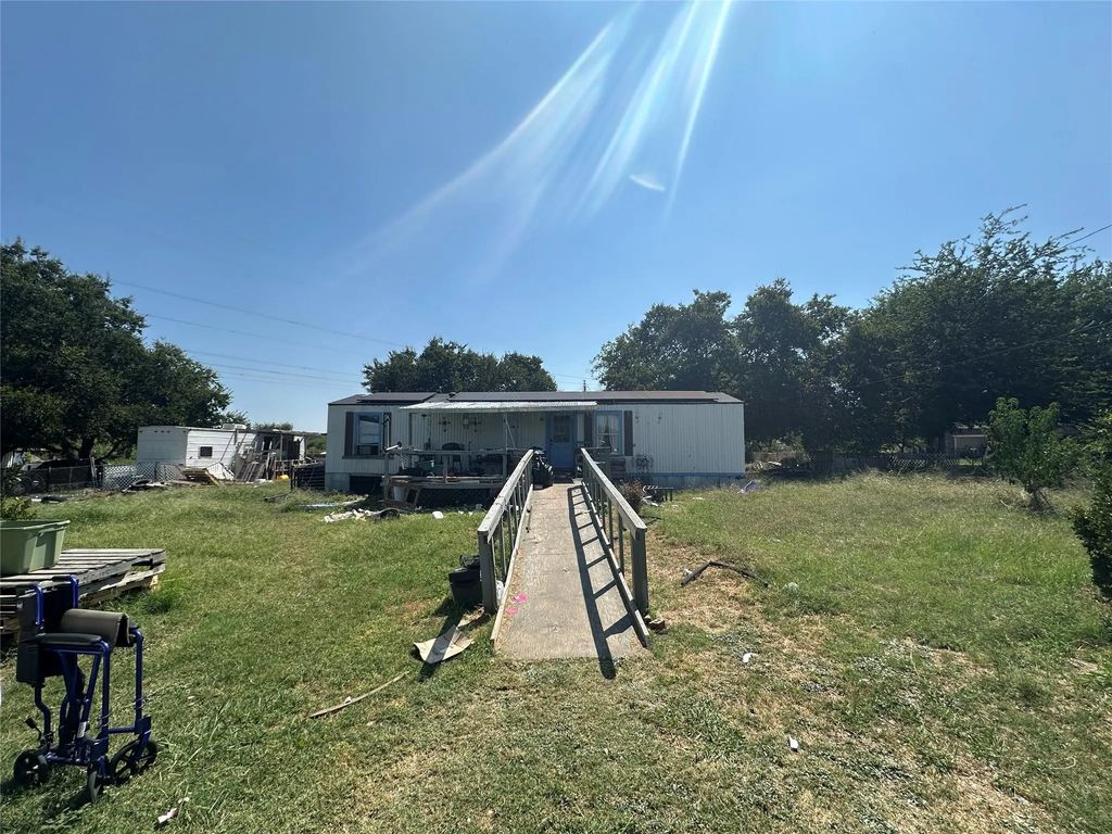 3005 Robin Road, Joshua