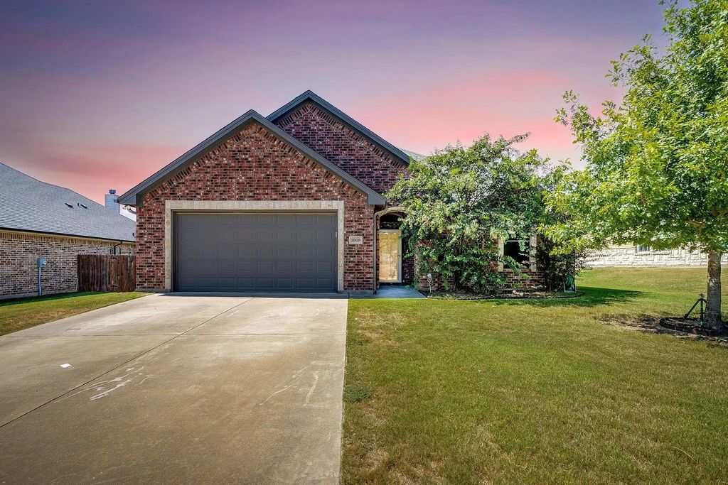 1608 Summercrest Drive, Cleburne