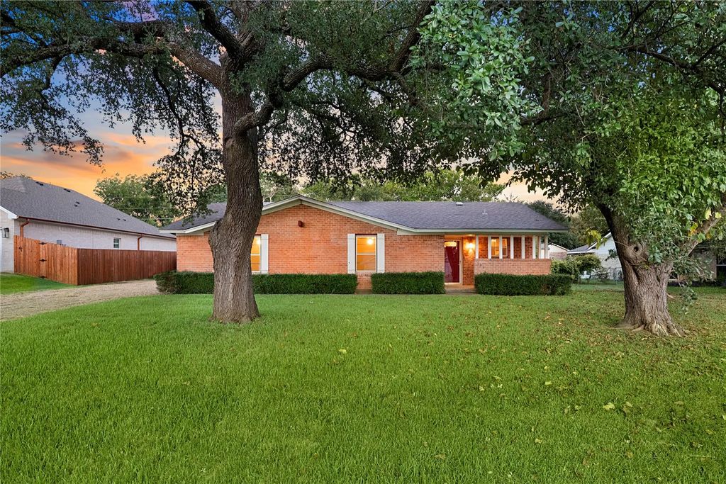 102 Creekview Drive W, Red Oak