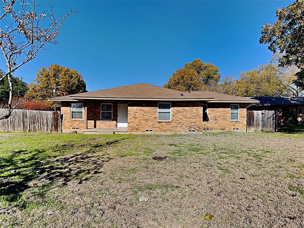 649 W Main Street, Lancaster