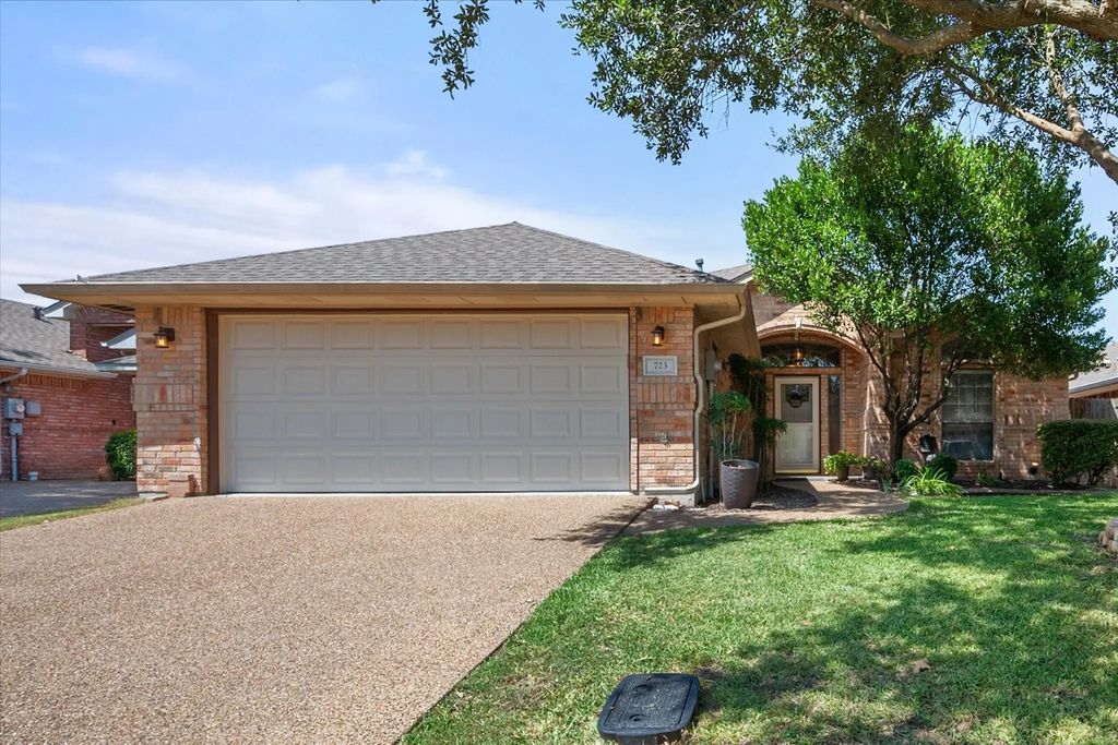 723 Nandina Way, Waxahachie