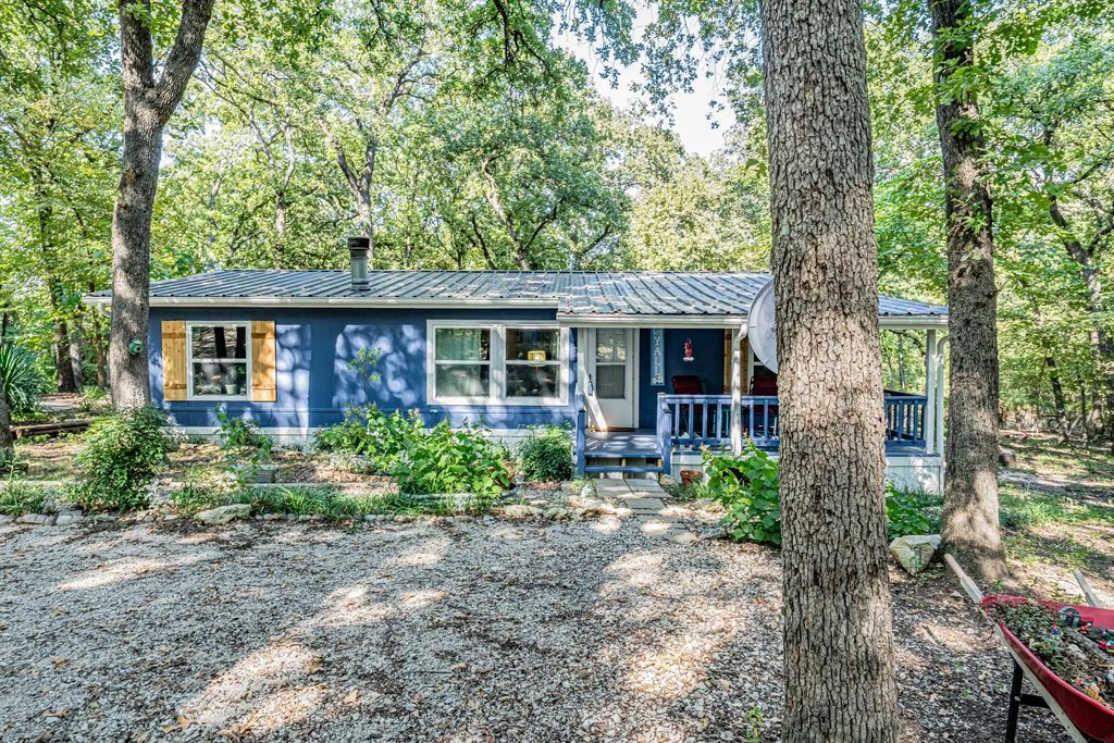 123 Pine Bluff Court, Springtown
