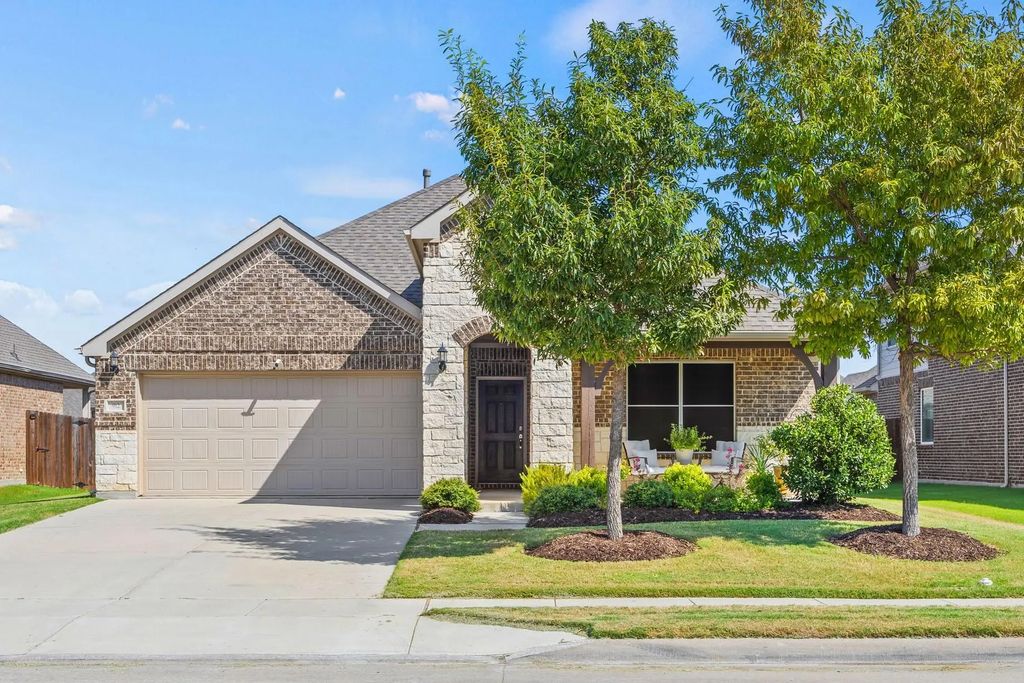 912 Basket Willow Terrace, Fort Worth