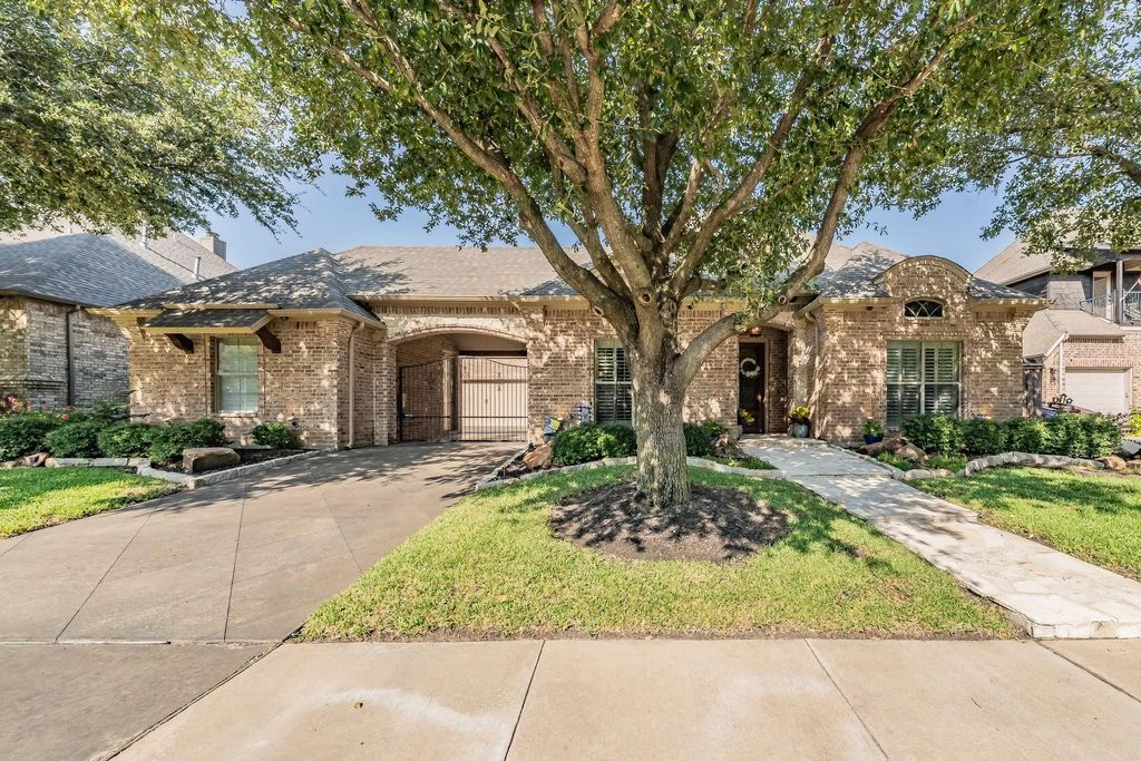 8005 Rushing Spring Drive, North Richland Hills