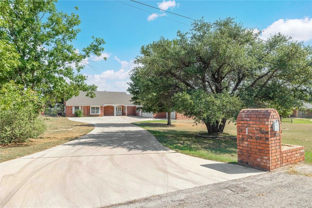 19 Spring Hollow, Brownwood