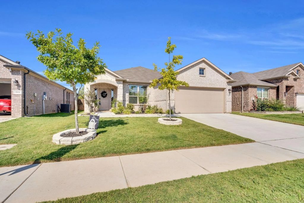 10612 Alpine Meadow Lane, Fort Worth